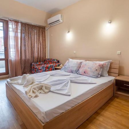 Azure Pretty Apartment Top Location Near Sea Garden Бургас Екстериор снимка