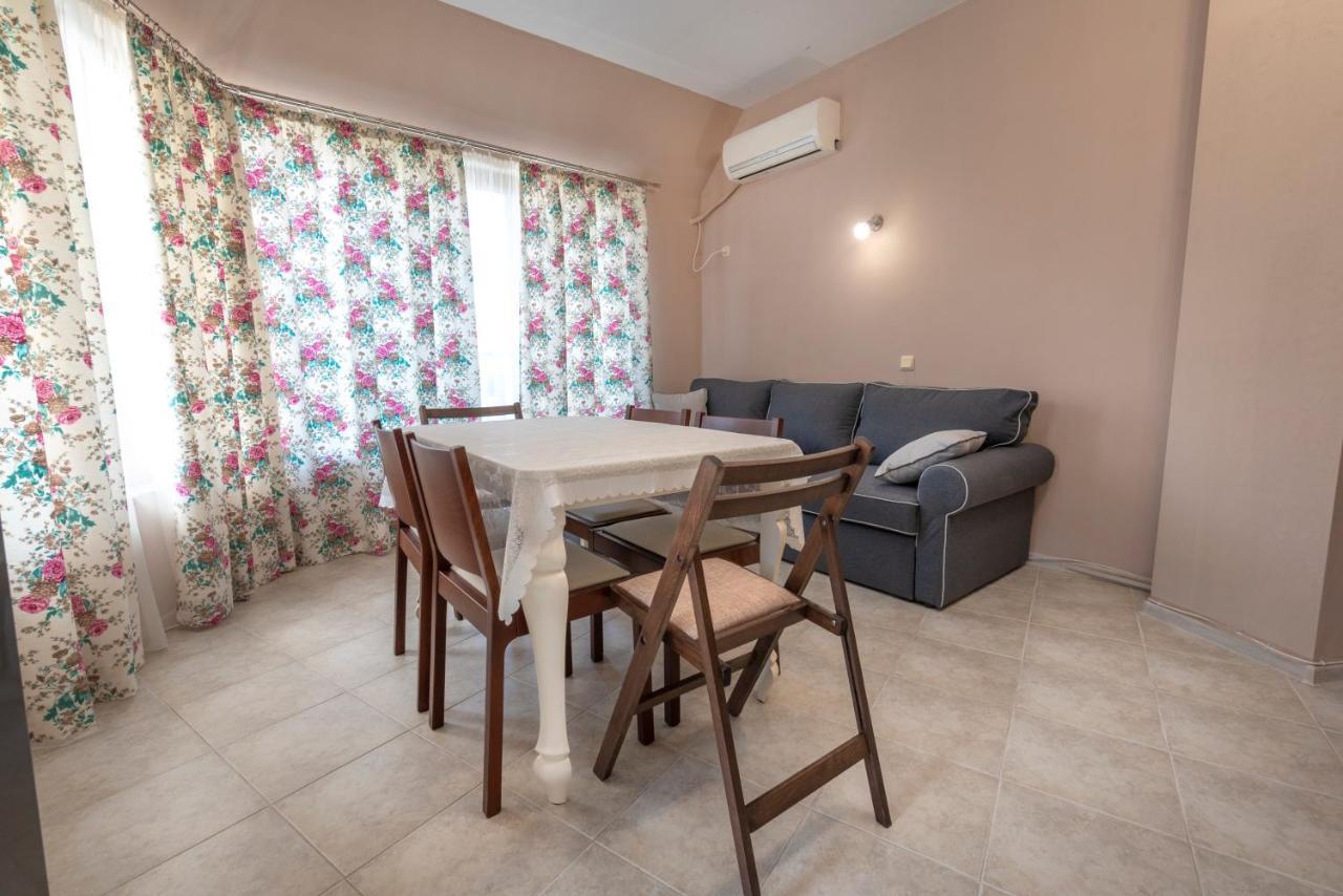 Azure Pretty Apartment Top Location Near Sea Garden Бургас Екстериор снимка