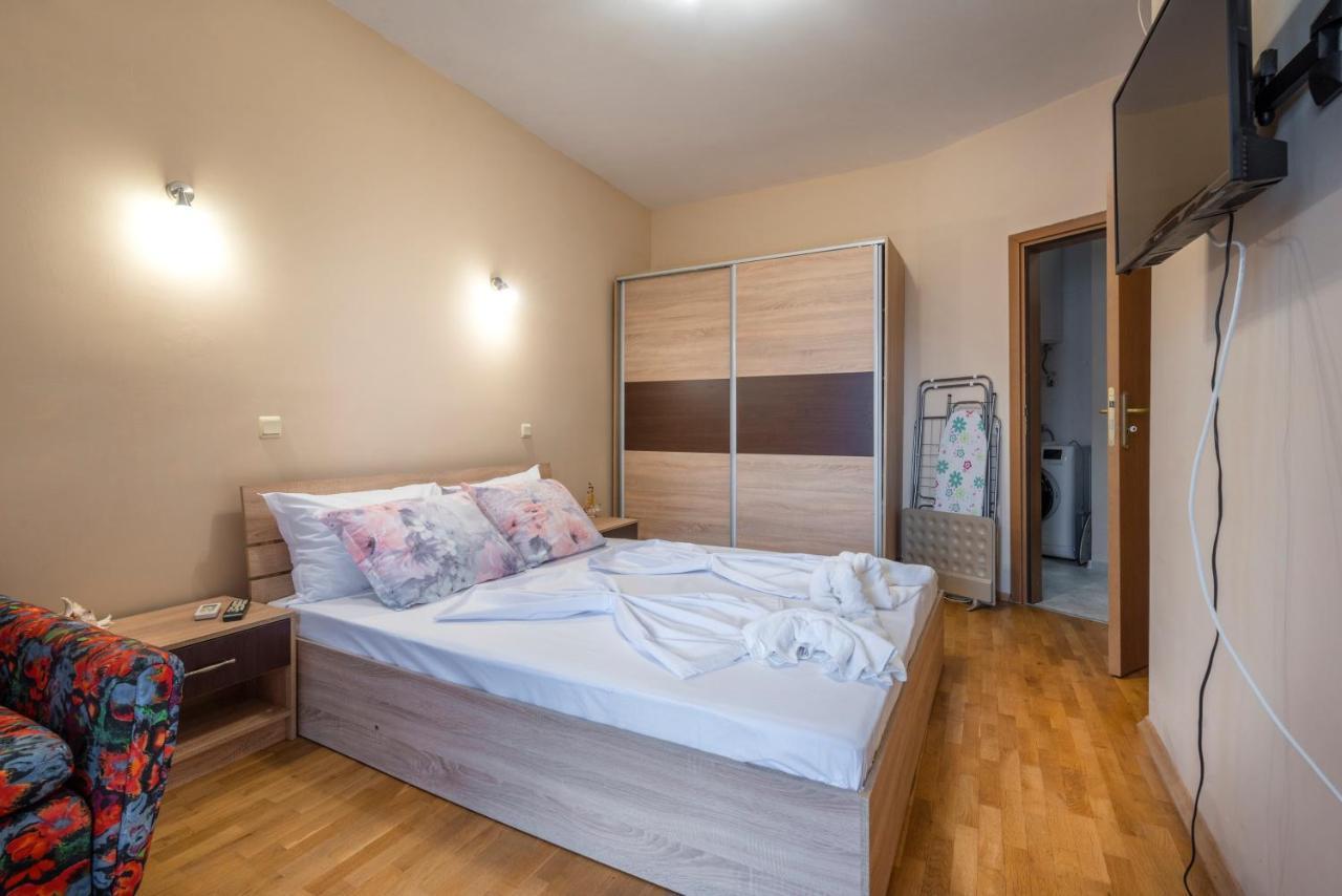 Azure Pretty Apartment Top Location Near Sea Garden Бургас Екстериор снимка
