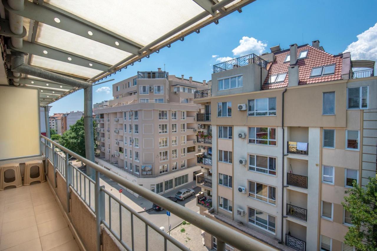 Azure Pretty Apartment Top Location Near Sea Garden Бургас Екстериор снимка