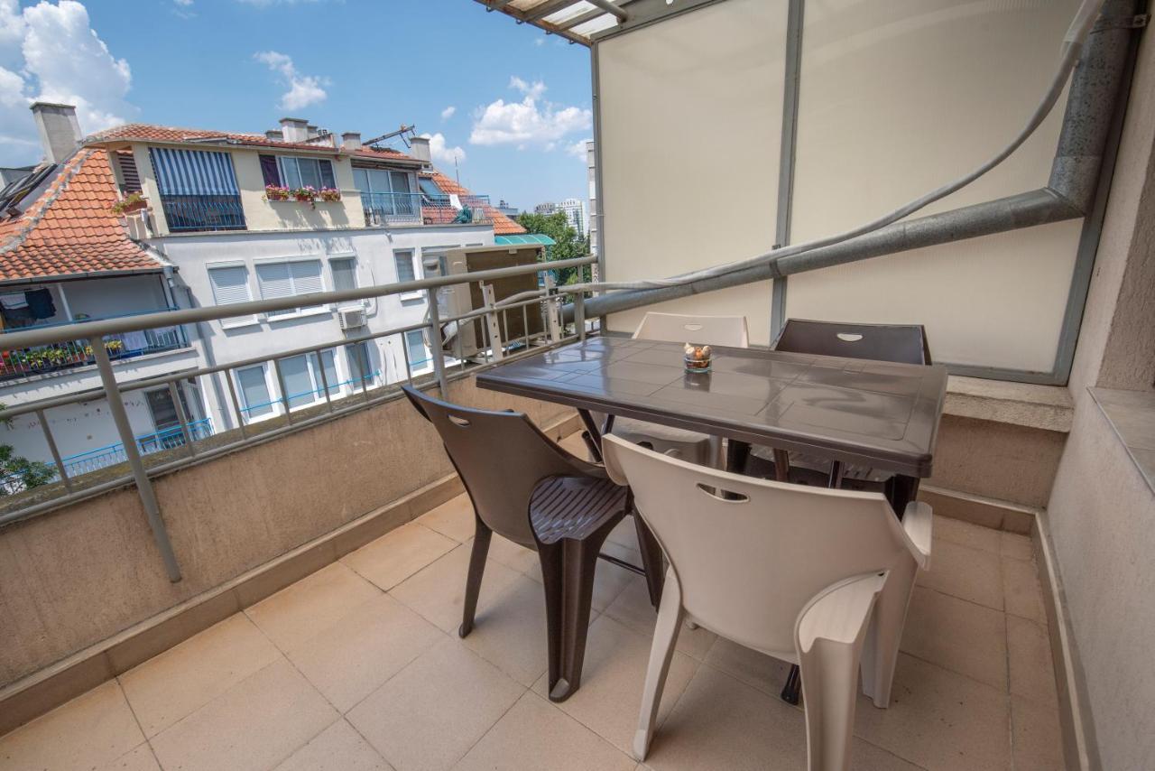 Azure Pretty Apartment Top Location Near Sea Garden Бургас Екстериор снимка