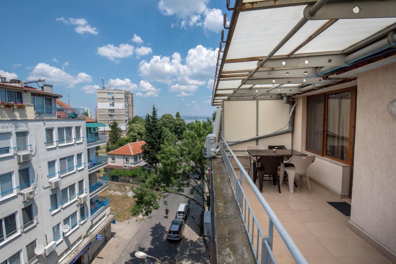 Azure Pretty Apartment Top Location Near Sea Garden Бургас Екстериор снимка